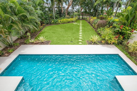 Luxury Living On The Beachfront - Holiday Find 1