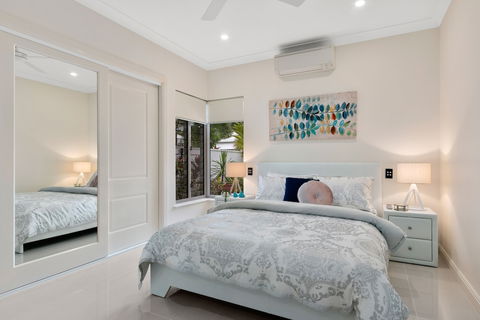 Luxury Living On The Beachfront - Holiday Find 4