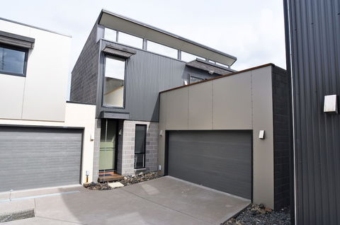 Luxe Townhouse 2 Inlet Side - Holiday Find 1