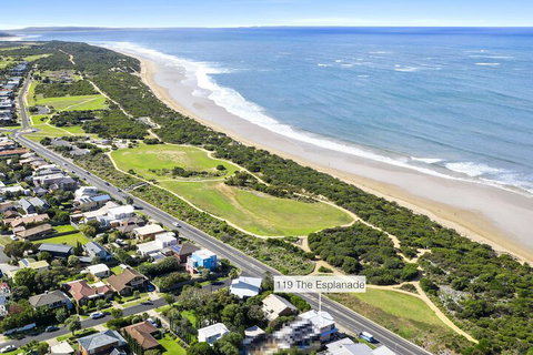 On The Esplanade Apartments - Holiday Find 1