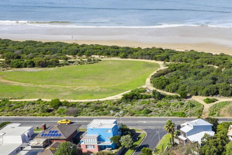 On The Esplanade Apartments - Holiday Find 5