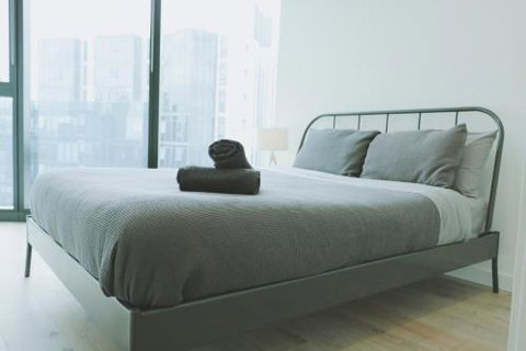 HFN Crown Shadow Play Apartment - Holiday Find 4