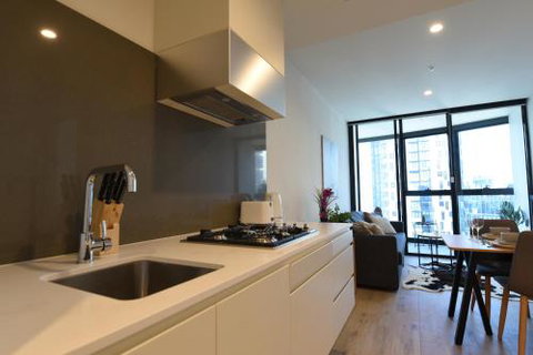 HFN Crown Shadow Play Apartment - Holiday Find 3