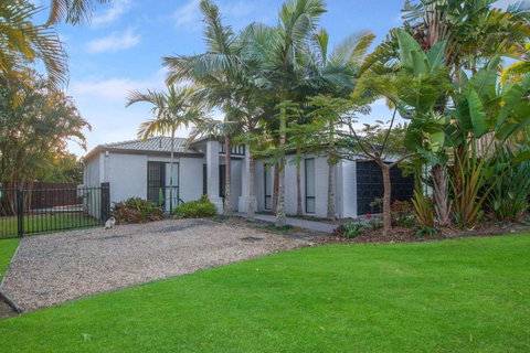 Relax At Coolum - Holiday Find 5