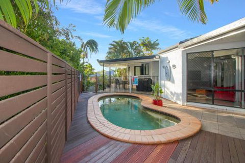 Relax At Coolum - Holiday Find 4