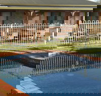 Regency Court Motel - Holiday Find