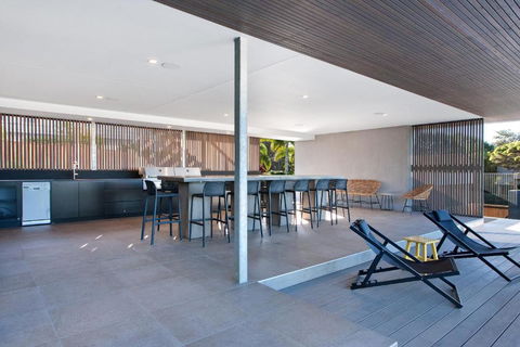 Blueys Beach House 5 Bedroom - Holiday Find 1