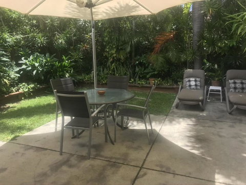 Jimmys Shout Pet Friendly - Holiday Find 1