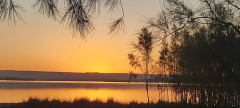 Paradise Bungalow Waterfront - Holiday Find 2