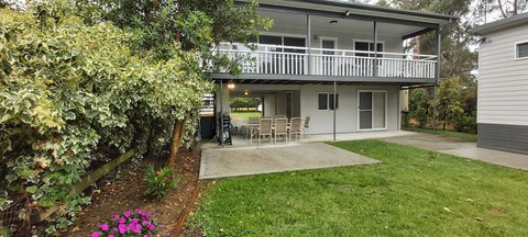 Paradise Bungalow Waterfront - Holiday Find 1