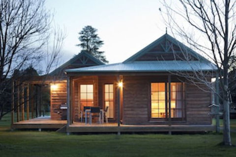 Beechworth Cedar Cottages - Holiday Find 0