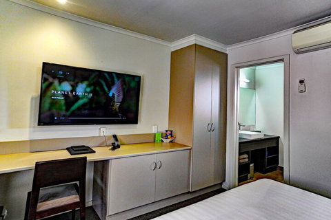 Elm Tree Motel - Holiday Find 7