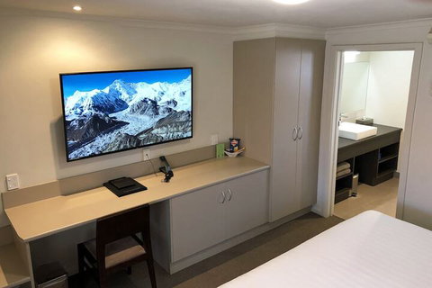 Elm Tree Motel - Holiday Find 4