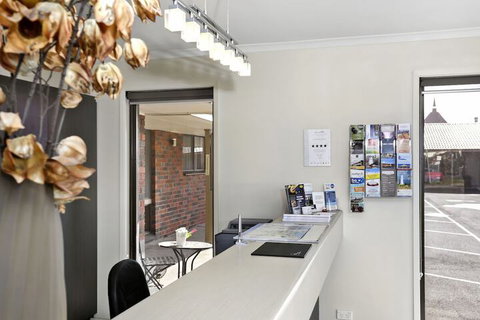 Elm Tree Motel - Holiday Find 3