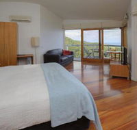 Chriss Beacon Point Restaurant  Villas - Holiday Find