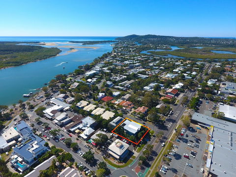 Noosa River Sandy Shores - Holiday Find 1