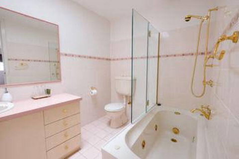 Whitesbeach Guesthouse - Holiday Find 2