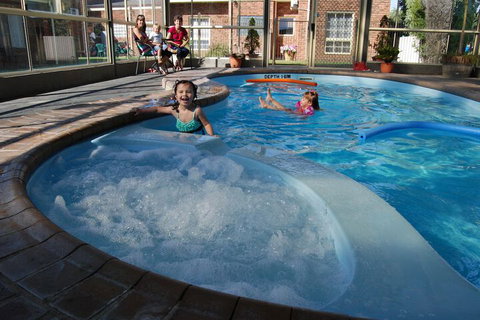 Arkana Motor Inn & Terrace Apartments - Holiday Find 3