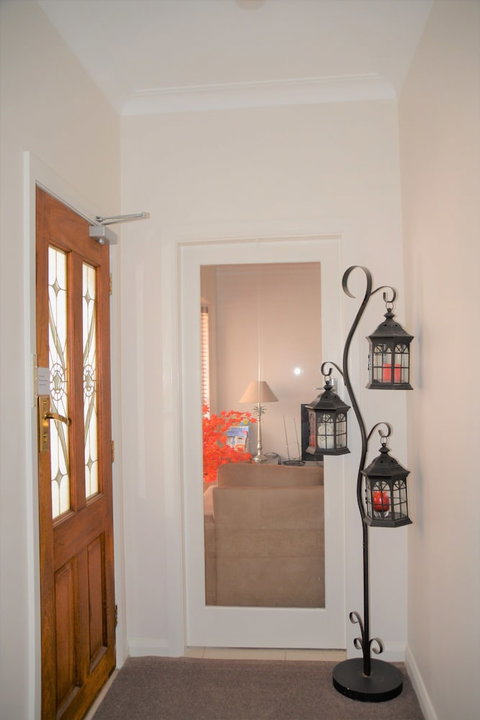 North Ryde Guest House - Holiday Find 1