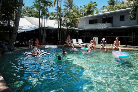 Calypso Inn Backpackers Resort Hostel - Holiday Find 5