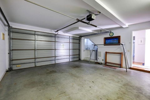 BEACH BAY BEE PET FRIENDLY - Holiday Find 1