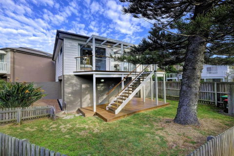 BEACH BAY BEE PET FRIENDLY - Holiday Find 6