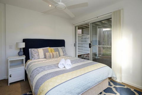 BEACH BAY BEE PET FRIENDLY - Holiday Find 2