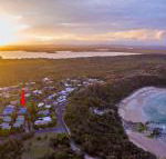 Angourie Blue 7 stroll to surfing beaches. - Holiday Find