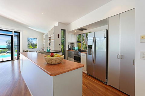 Barefoot Bungalow Castaways Beach - Holiday Find 5