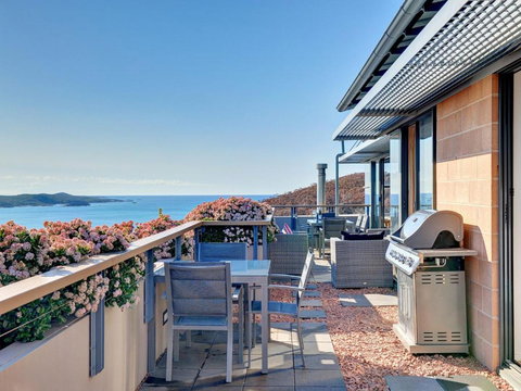 One Mile Cl Townhouse 22 26 The Deckhouse - Holiday Find 5