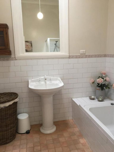 Historic Oak Hill House Estate Truffle Gourmet Festival Region - Holiday Find 3