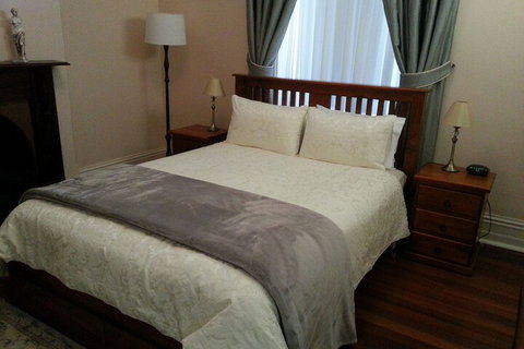 Burra Railway Station Bed & Breakfast - Holiday Find 3