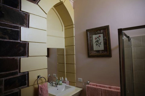 Burra Railway Station Bed & Breakfast - Holiday Find 6