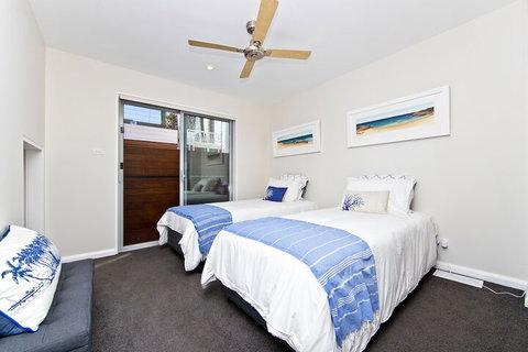 Hamptons Coastline Retreat Waterfront With A Heated Pool - Holiday Find 3