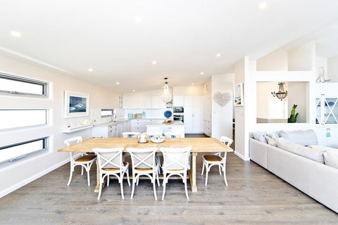 Hamptons Coastline Retreat Waterfront With A Heated Pool - Holiday Find 2