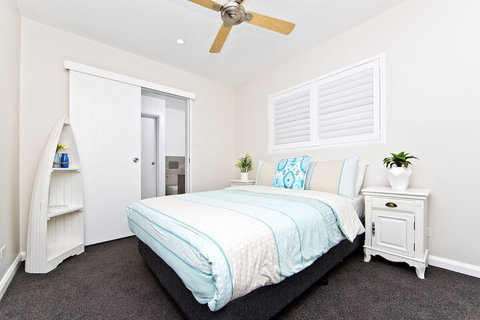 Hamptons Coastline Retreat Waterfront With A Heated Pool - Holiday Find 7