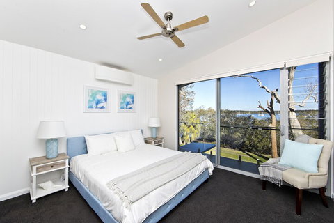 Hamptons Coastline Retreat Waterfront With A Heated Pool - Holiday Find 4