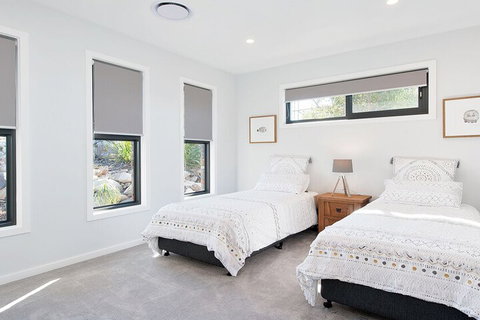 Hilltop Hideaway Breathtaking Views Moments To Beach! - Holiday Find 5