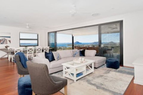 Hilltop Hideaway Breathtaking Views Moments To Beach! - Holiday Find 0