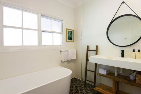 Myrtle Tree Lodge Leaves Kangaroo Valley - Holiday Find 4