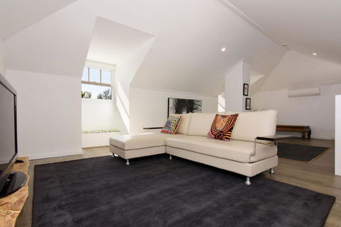 Myrtle Tree Lodge Leaves Kangaroo Valley - Holiday Find 2