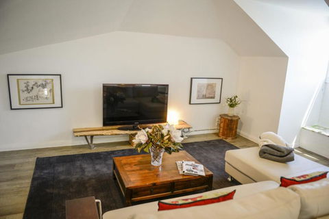 Myrtle Tree Lodge Leaves Kangaroo Valley - Holiday Find 5