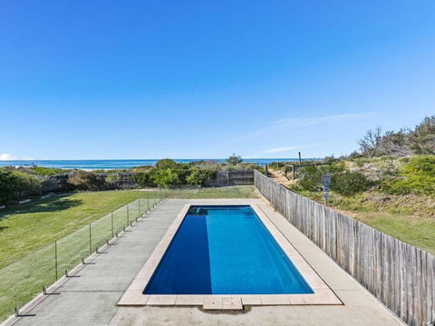 Dayz Dreamin Pool Gas Fireplace & Beachfront - Holiday Find 4