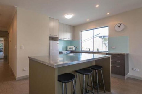 Wilson Ave Unit 2 13 Wilson Ave - Holiday Find 4