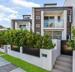 Relax in a Spacious  Modern Townhouse in Asquith - Holiday Find