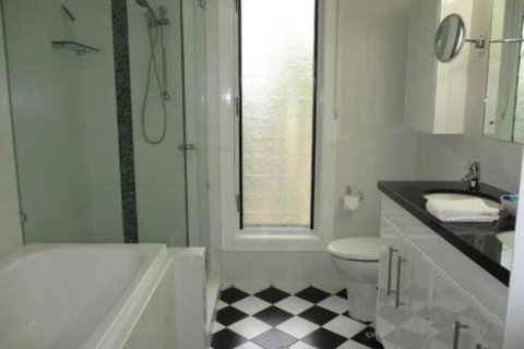 Charming Home By The Sea - Holiday Find 5