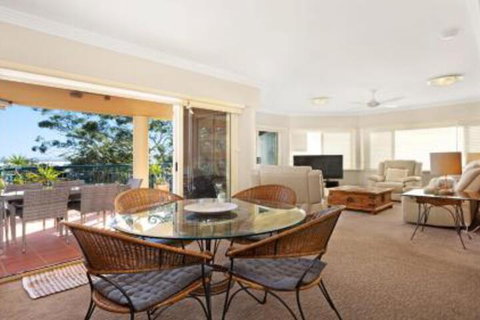 Whitesands 301 Main Beach Location - Holiday Find 7