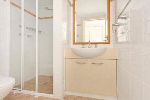 Whitesands 301 Main Beach Location - Holiday Find 2