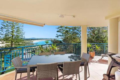 Whitesands 301 Main Beach Location - Holiday Find 3