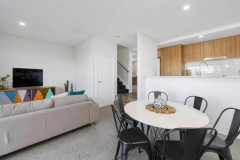 G149 Apt 2 - Holiday Find 6